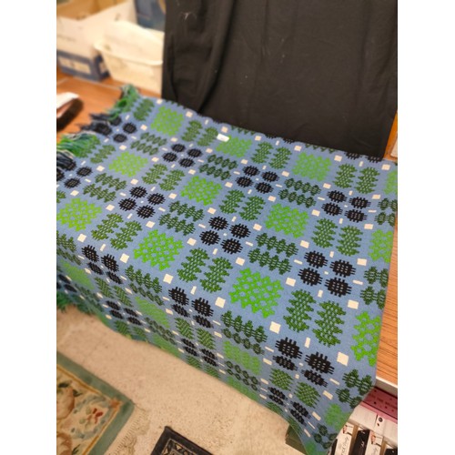 40A - Quality Celtic large bed throw in beautiful example. Been dry cleaned.