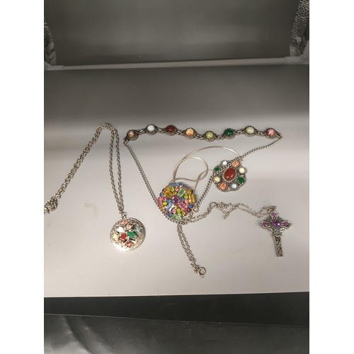 46a - Lot of Scottish jewellery.