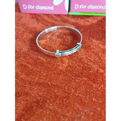 30 - Beautiful Childs Silver Expanding Bangle With Love Heart Centre And Diamond To Centre Of Heart