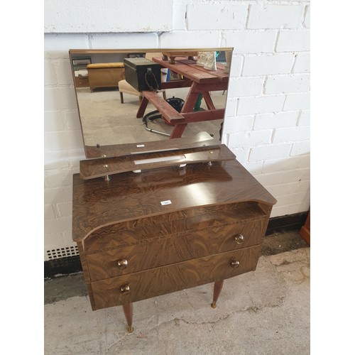 153 - 1970s Retro Dressing Table With Integrated Light On Turned Legs