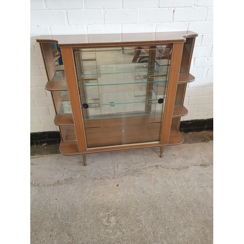 154 - 1970s 60s Retro Display Cabinet With 2 Sliding Doors And Glass Shelves On Turned Legs