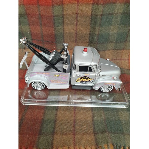 192 - 1/24 Scale Model Chevrolet Tow Truck In Prepsex Case