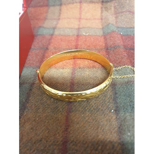 10 - 9ct Rolled Gold Bangle With Safety Chain Weight 12g