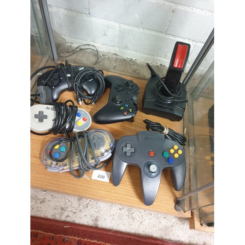 220 - Selection Of Console Hand Controllers ect