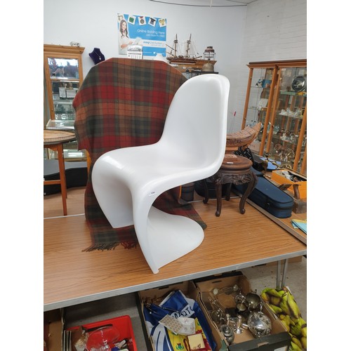 134 - 1960s Retro Moulded Chair In White