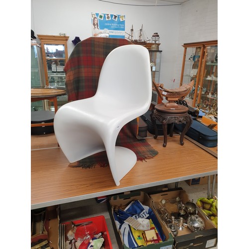 134 - 1960s Retro Moulded Chair In White