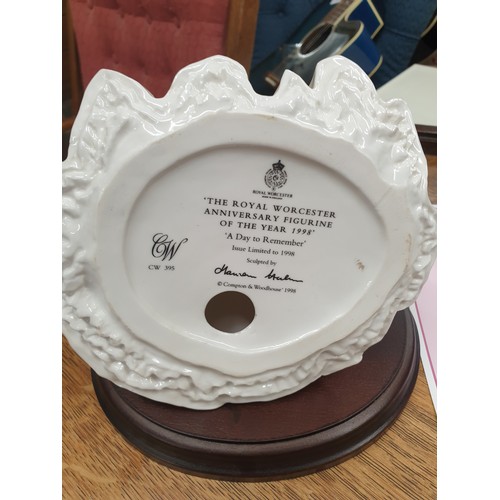 102a - Royal Worcester Anniversary Figure A Day To Remember With Certificate And Wood Plinth