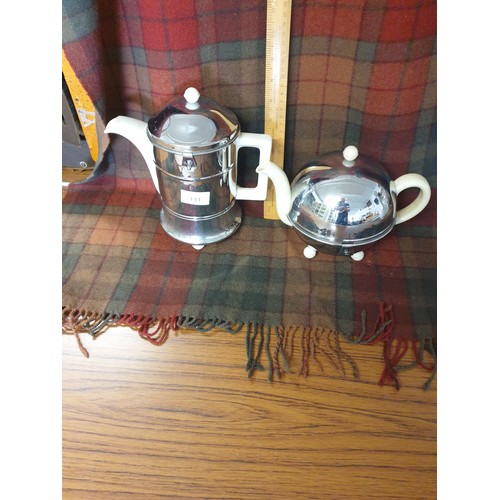 131 - Art Deco Tea Pot And Coffee Pot With Thermal Liners