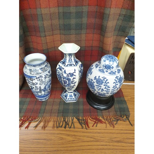 164c - Selection Of Blue And White Vases Ect