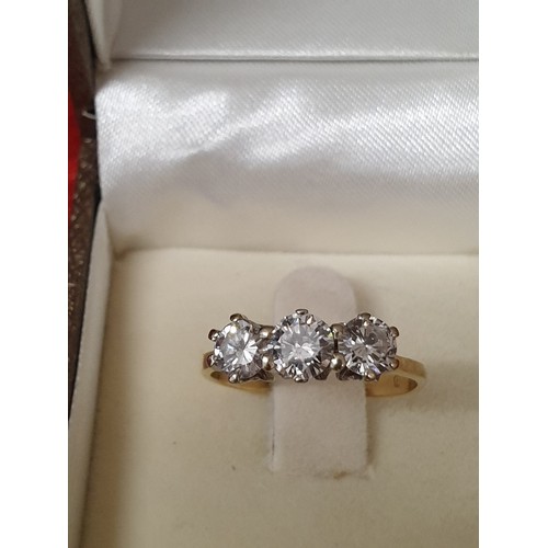 7 - Stunning 18ct Gold 3 Large Diamond Ring Centre Diamond 5mm Two Outer Diamonds 4.5 mm