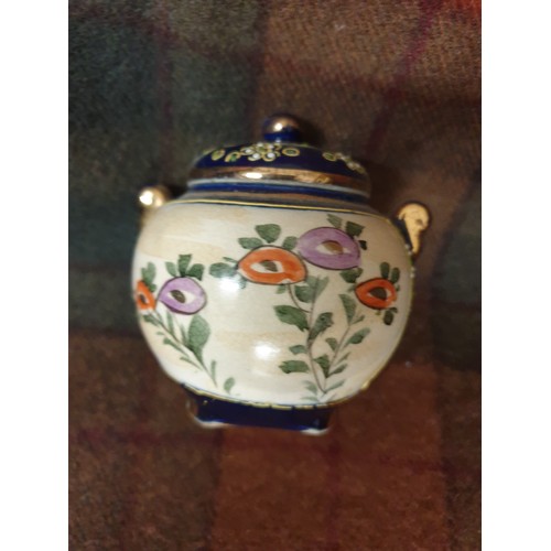 31 - Small Oriental Pourri Pot With Cover  Gheisha Pattern