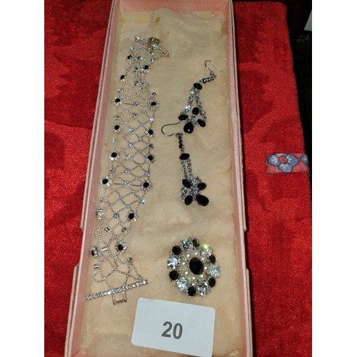 20 - Selection Of Diamonte And Black Stone Jewellery