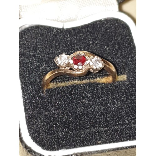 7 - 9 ct Gold Diamond And Garnet Ring 3g