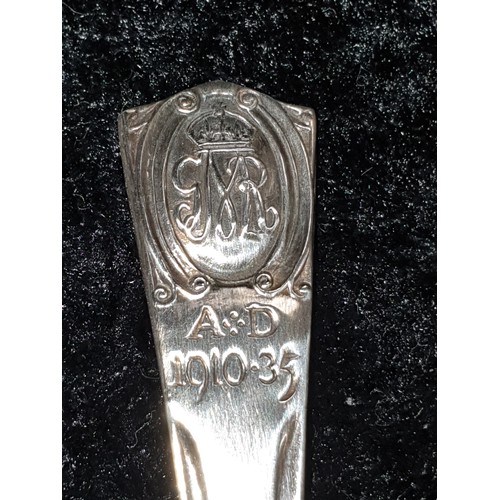 20 - Beautiful Boxed Set Silver Hallmarked 1910 TO 1935 Commemorative King George And Mary Tea Spoons