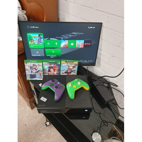 186 - x Box 1 With 2 Controllers X Box Screen And Games Working Order With Box