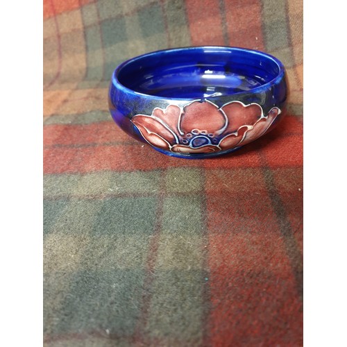 123 - Beautiful Moorcroft Bowl With Cobalt Blue Backgroung And Hibiscus Flowers