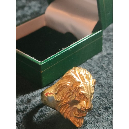 37 - Gents ornate heavy lion ring .