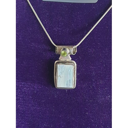 47 - Beautiful Silver Chain And Moodstone Type Silver Pendant