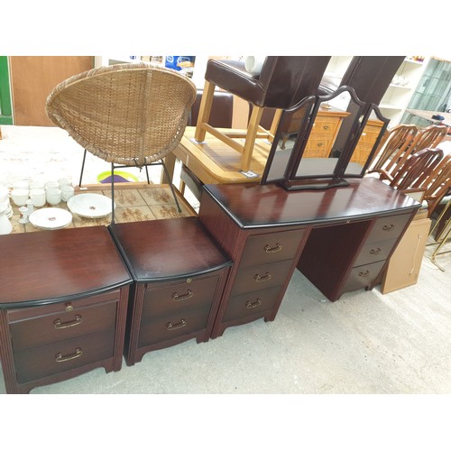 310 - Pair Bedside Cabinets And Matching Dressing Table