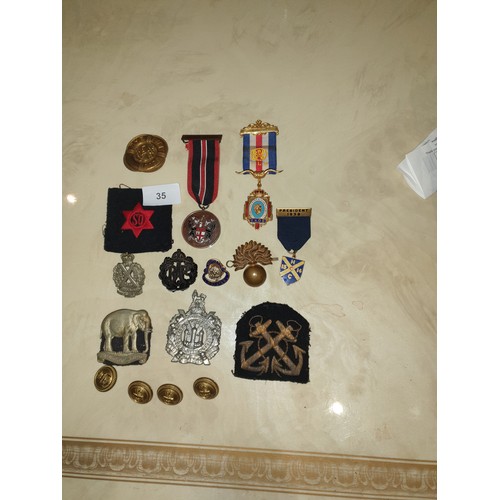 35 - Selection Of Vintage Military  badges Medals Buttons Ect