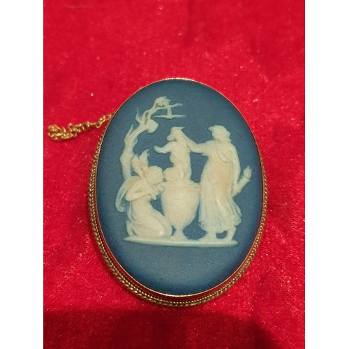 41 - Beautiful 9ct Rose Gold Wedgwood Cameo Brooch 17g