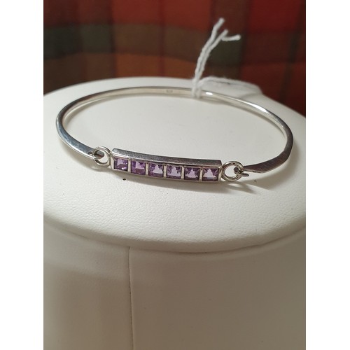 84 - Beautiful Silver And 6 Amethyst Stone Bracelet