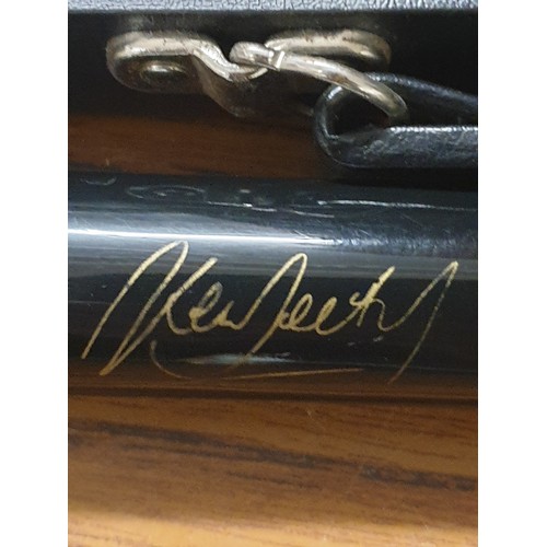 133 - 2 Snooker Cues Stephen Hendry And Possibly Ken Beety 2 Are Signed 1 Case