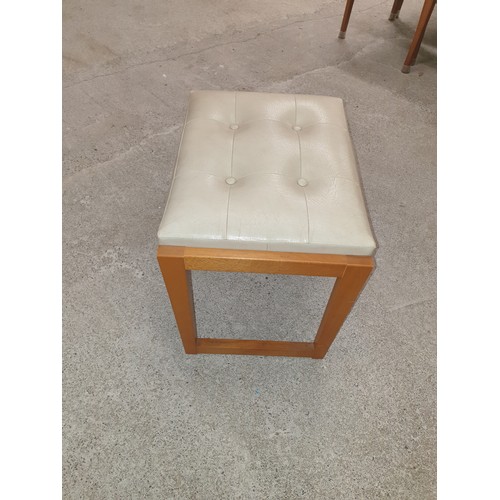 139A - Retro 1970s Dressing Table Stool Woth Button Top