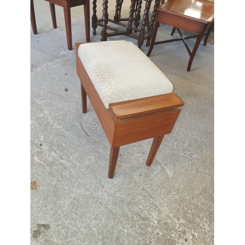 356 - 1970s Retro Dressing Table Stool Possiblly Cintique