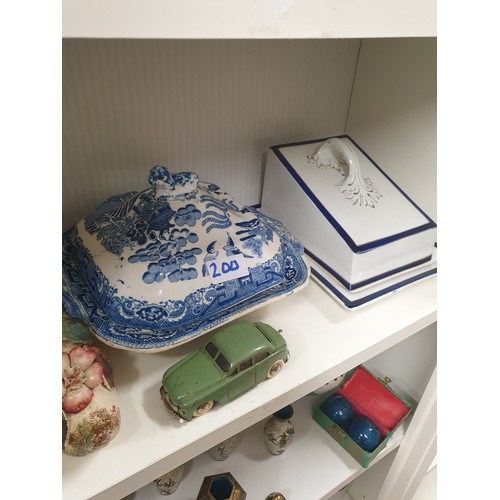 200 - Shelf Of Collectables To Include Scottish Pottery Shoe