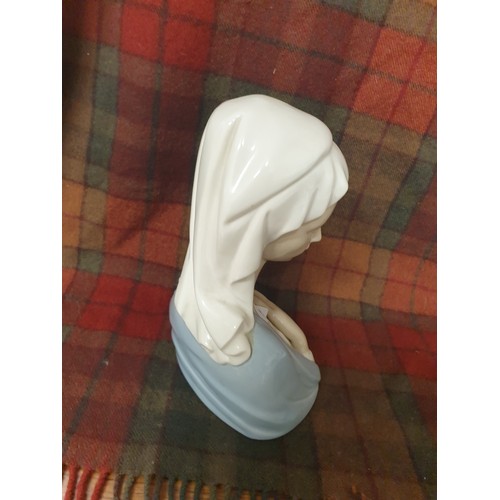 134 - Lladro Lady Bust Figure Stands 22Cms Tall