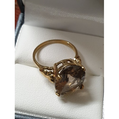 17 - 9ct gold Smokie Quartz Ring 3.73g Size L