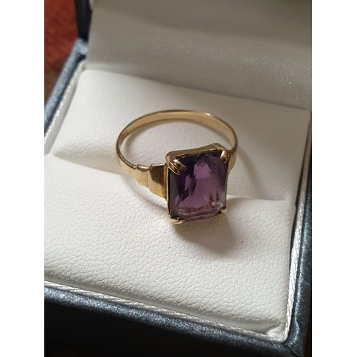 19 - 9ct Gold Purple Stone Ring Possibly Amethyst Size K/L