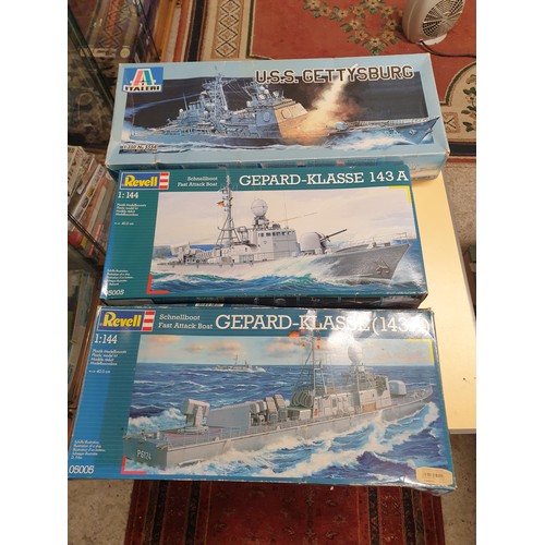 55A - 3 Revell Battle Ship Model Kits Boxed 1 x1:350 And 2 x 1:144