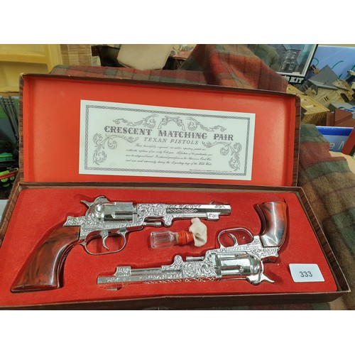 333 - Childrens Play Set 1950s 60s Crescent Matching Pair Texan Pistols In Original Box