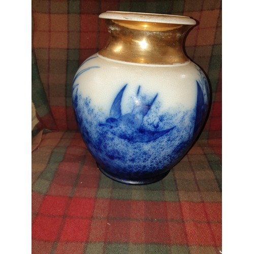 91 - Large Victorian Flow Blue Vase Possibly Doulton Unmarked Stands 27cms Tall