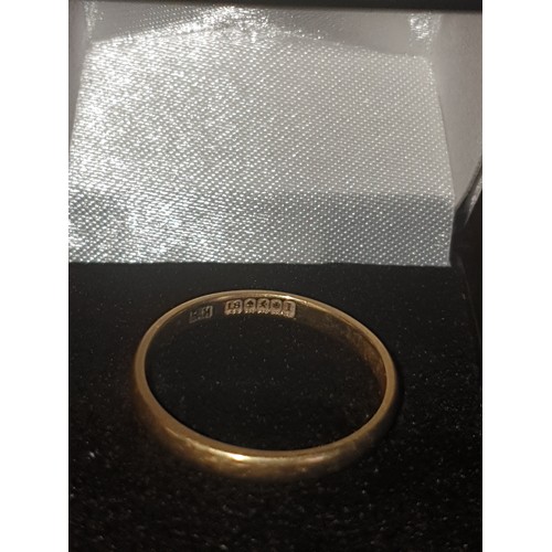 12 - 18CT Gold Wedding Band Size T 2.89 g