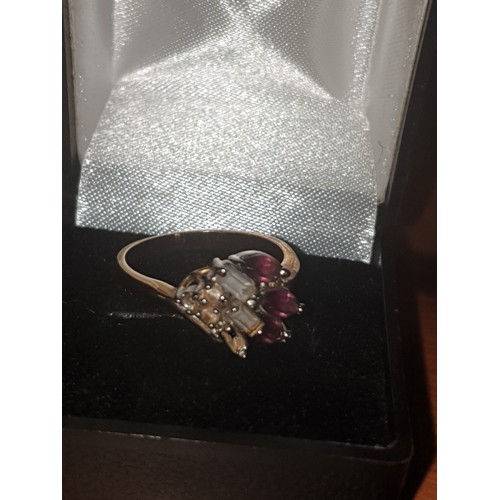 15 - 9ct Gold Amethyst And Clear Stone Ring 1 Stone Missing 2.74 g Size 0