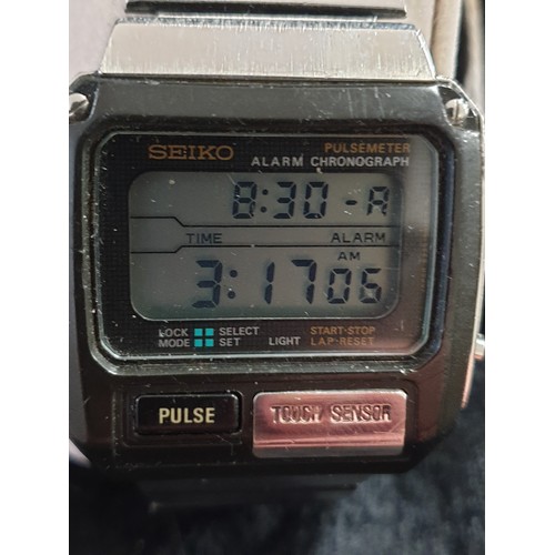 32 - Seiko Alarm Chronograph Touch Sensor Pulse Digital Watch Working