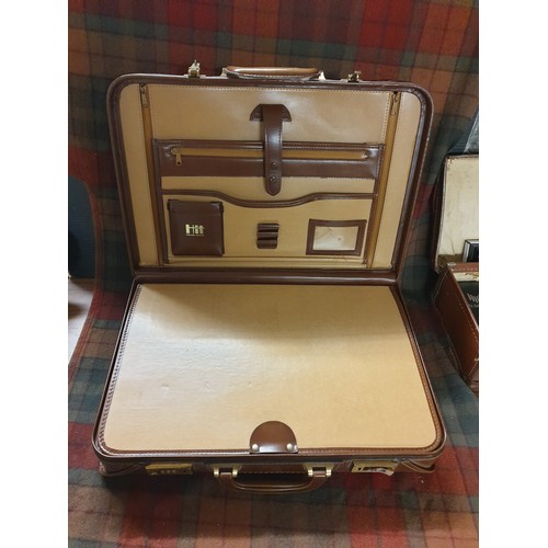 182 - Super Quality Leather Italian Attache/ Suitcase By Hit