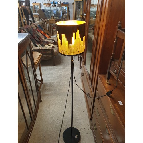 352 - Lovely Little New York Skyline Standard Lamp Working