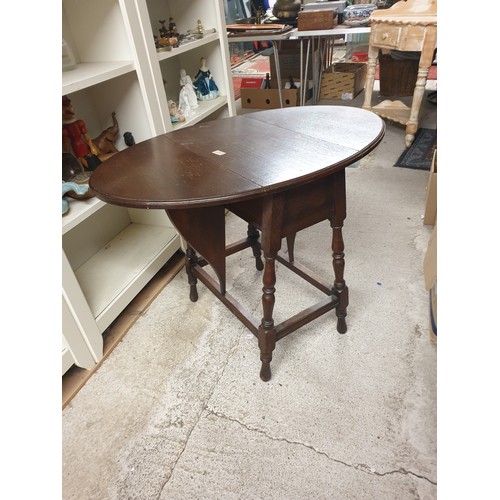 400 - Small Oak Arts And Crafts Drop Leaf Table