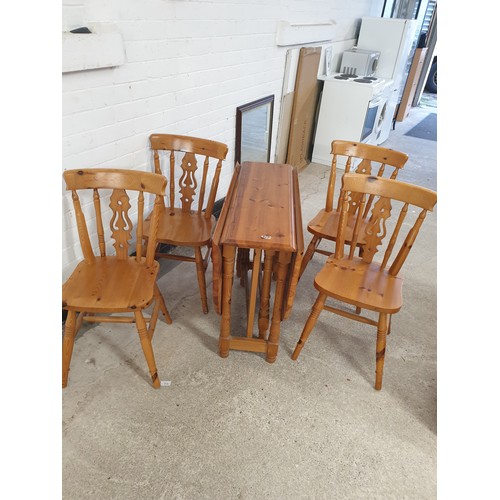 217 - A Country House Pine Drop Leaf Gate Leg Table With 4 Pine Chairs