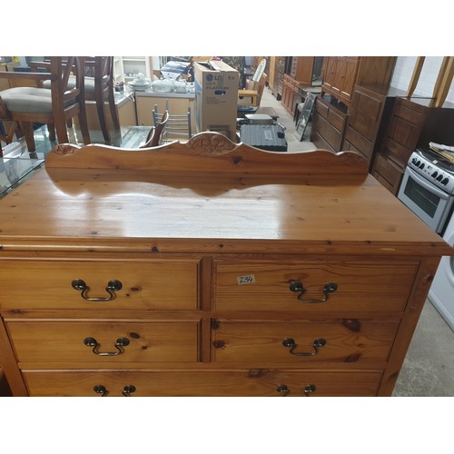 234 - A Beautiful Pine Country House Chest Of Drawers 2 over 2 Over 4 With Carved Freeze