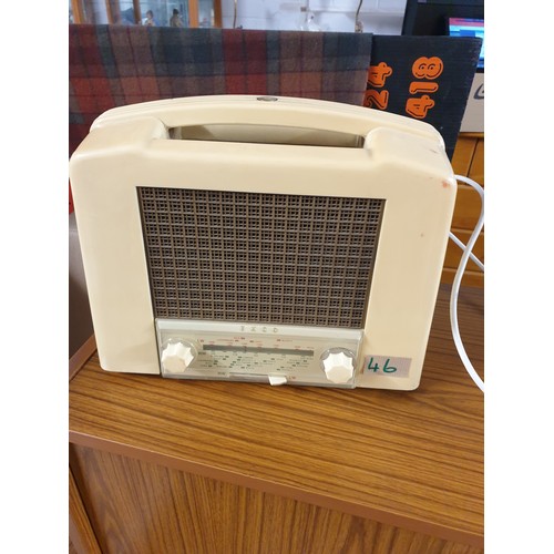 46 - Vintage ECKO Bakelite Radio