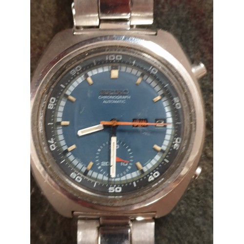 7 - A Seiko Kinetic Automatic Wrist Watch With Day And Date Calendar Working