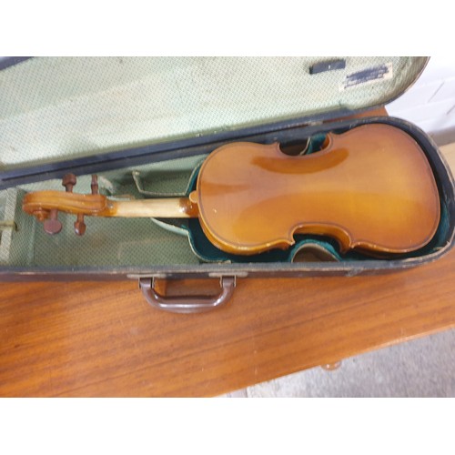 117 - Vintage Violin In Wooden Carry Case