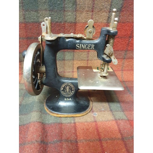 141 - Vintage Miniature Singer  Hand Wound 18 cms x 18 cms Sewing Machine   Just Needs Good Service