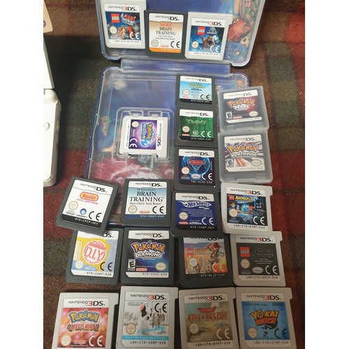 186B - Nintendo DS With Lots Games  No Power Lead