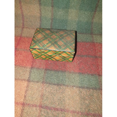 15 - Mauchlin Ware Tartan Snuff Box